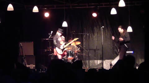 Bex Marshall Band (Bex Marshall, Nigel Ball, Alexei Gittens).